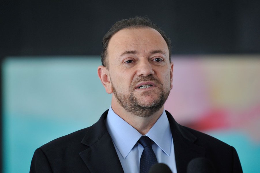 O ministro-chefe da Secretaria de Comunicação Social da Presidência da República, Edinho Silva, fala à imprensa, no Palácio do Planalto (Antonio Cruz/Agência Brasil) (Foto: Gisele Federicce) O ministro-chefe da Secretaria de Comunicação Social da Presidência da República, Edinho Silva, fala à imprensa, no Palácio do Planalto (Antonio Cruz/Agência Brasil)