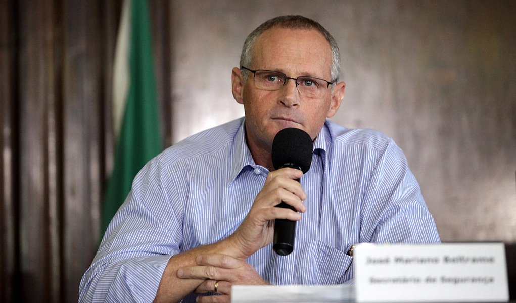Secretário de Segurança, José Mariano Beltrame anuncia que coronel Pinheiro Neto assumirá o Comando-geral da PM. (Foto: Leonardo Lucena) Secretário de Segurança, José Mariano Beltrame anuncia que coronel Pinheiro Neto assumirá o Comando-geral da PM.