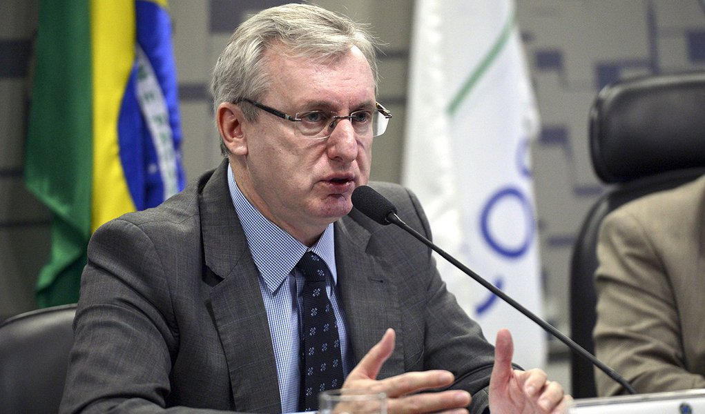 Brasília - O ministro da Ciência, Tecnologia e Inovação, Celso Pansera participa de audiência pública na Comissão de Ciência, Tecnologia, Inovação, Comunicação e Informática do Senado (José Cruz/Agência Brasil) (Foto: Paulo Emílio) Brasília - O ministro da Ciência, Tecnologia e Inovação, Celso Pansera participa de audiência pública na Comissão de Ciência, Tecnologia, Inovação, Comunicação e Informática do Senado (José Cruz/Agência Brasil)