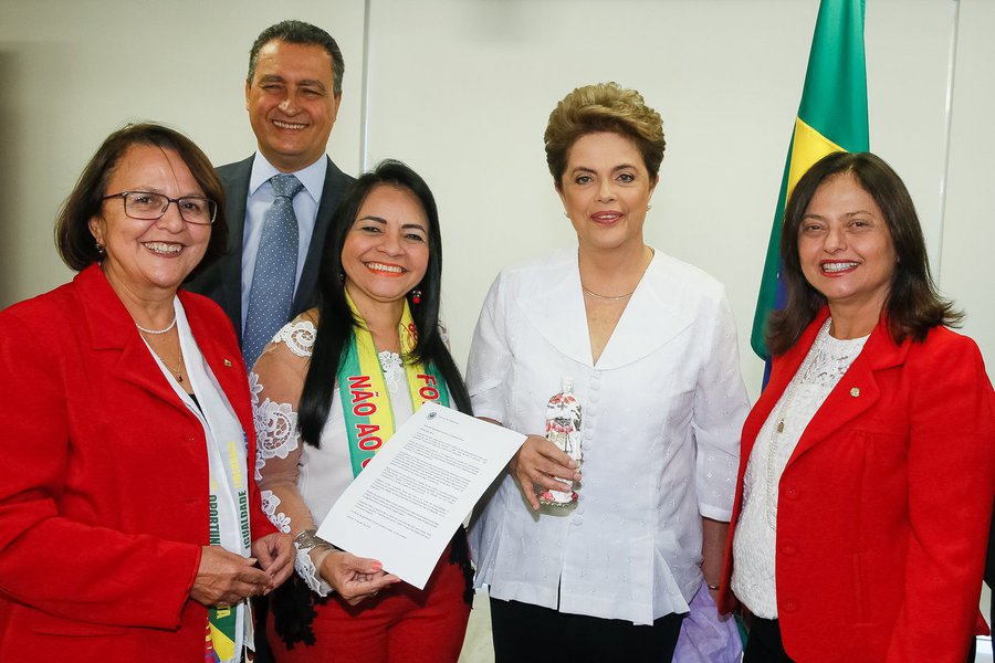 Brasília - DF, 14/04/2016. Presidenta Dilma Rousseff durante encontro com o Governador da Bahia, Rui Costa e parlamentares da bancada da Bahia. Foto: Roberto Stuckert Filho/PR (Foto: Leonardo Attuch) Brasília - DF, 14/04/2016. Presidenta Dilma Rousseff durante encontro com o Governador da Bahia, Rui Costa e parlamentares da bancada da Bahia. Foto: Roberto Stuckert Filho/PR