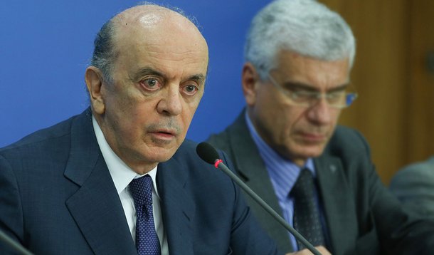 Brasília - O ministro José Serra (MRE) e o secretário da Receita Federal, Jorge Rachid falam sobre ações de segurança nas fronteiras (Valter Campanato/Agência Brasil) (Foto: Diego Pautasso) Brasília - O ministro José Serra (MRE) e o secretário da Receita Federal, Jorge Rachid falam sobre ações de segurança nas fronteiras (Valter Campanato/Agência Brasil)