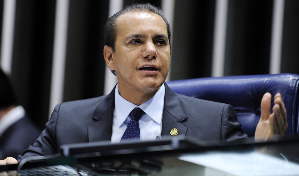 Plenário do Senado durante sessão deliberativa ordinária. À mesa, senador Ataides Oliveira (PROS-TO) Foto: Moreira Mariz/Agência Senado (Foto: Leonardo Lucena) Plenário do Senado durante sessão deliberativa ordinária. À mesa, senador Ataides Oliveira (PROS-TO) Foto: Moreira Mariz/Agência Senado