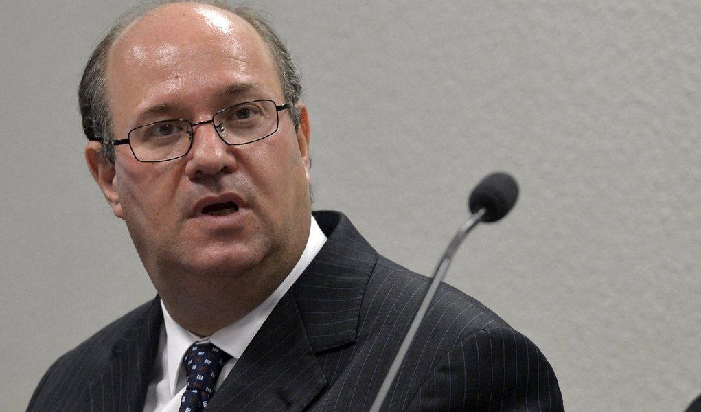 A Comissão de Assuntos Econômicos (CAE) debate, em audiência pública, a economia brasileira, com ênfase nas perspectivas de crescimento sustentado para os próximos anos. Ilan Goldfajn,economistga-chefe do Itaú Unibanco. (Foto: Leonardo Attuch) A Comissão de Assuntos Econômicos (CAE) debate, em audiência pública, a economia brasileira, com ênfase nas perspectivas de crescimento sustentado para os próximos anos. Ilan Goldfajn,economistga-chefe do Itaú Unibanco.