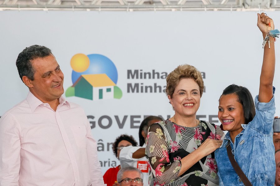 Salvador - BA, 26/04/2016. Presidenta Dilma Rousseff durante cerimônia de entrega de unidades habitacionais em Salvador/BA e entregas simultâneas em São Carlos/SP, em Pirassununga/SP, em Caucaia/CE e em Santa Maria/RS (Foto: Gilberto Kassab) Salvador - BA, 26/04/2016. Presidenta Dilma Rousseff durante cerimônia de entrega de unidades habitacionais em Salvador/BA e entregas simultâneas em São Carlos/SP, em Pirassununga/SP, em Caucaia/CE e em Santa Maria/RS