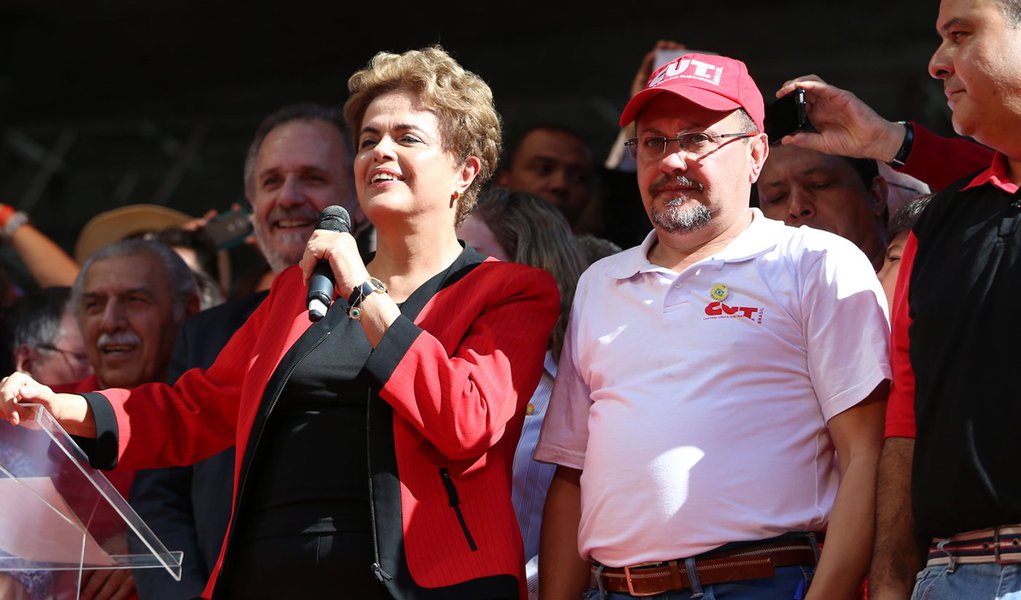 São Paulo 01/05/2016 Presidenta Dilma durante Ato em comemoração ao Dia do Trabalhador, no Vale do Anhangabau. Foto Paulo Pinto / Agencia PT (Foto: Roberta Namour) São Paulo 01/05/2016 Presidenta Dilma durante Ato em comemoração ao Dia do Trabalhador, no Vale do Anhangabau. Foto Paulo Pinto / Agencia PT