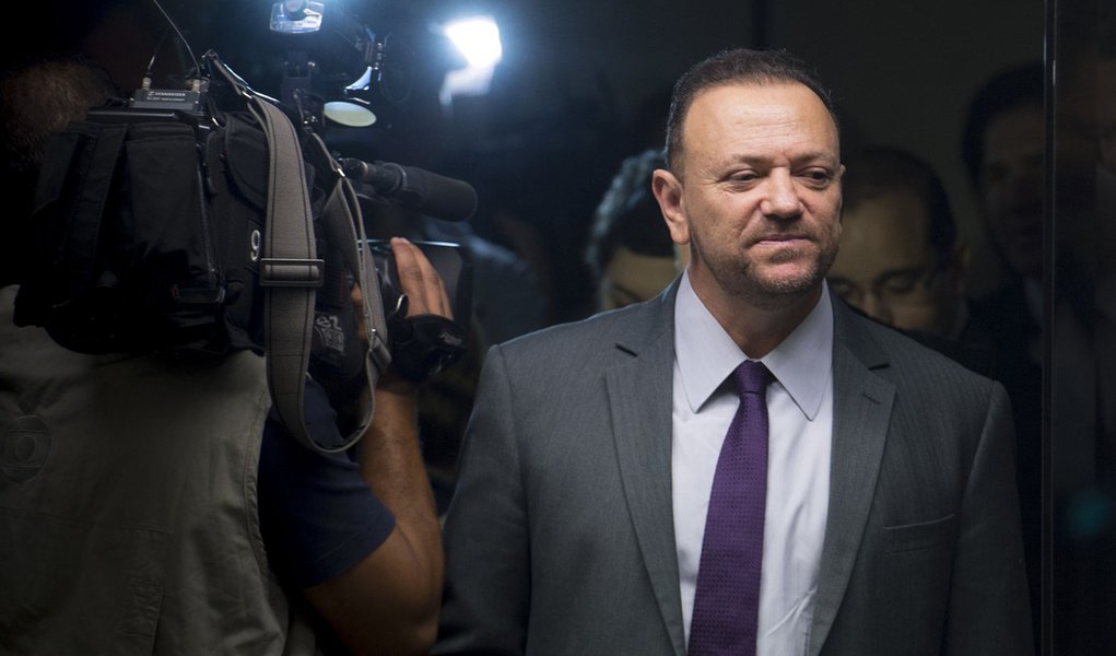 O ministro da Secom, Edinho Silva, fala na Comissão de Ciência e Tecnologia, Comunicação e Informática da Câmara sobre as ações prioritárias da pasta (Marcelo Camargo/Agência Brasil) (Foto: Roberta Namour) O ministro da Secom, Edinho Silva, fala na Comissão de Ciência e Tecnologia, Comunicação e Informática da Câmara sobre as ações prioritárias da pasta (Marcelo Camargo/Agência Brasil)