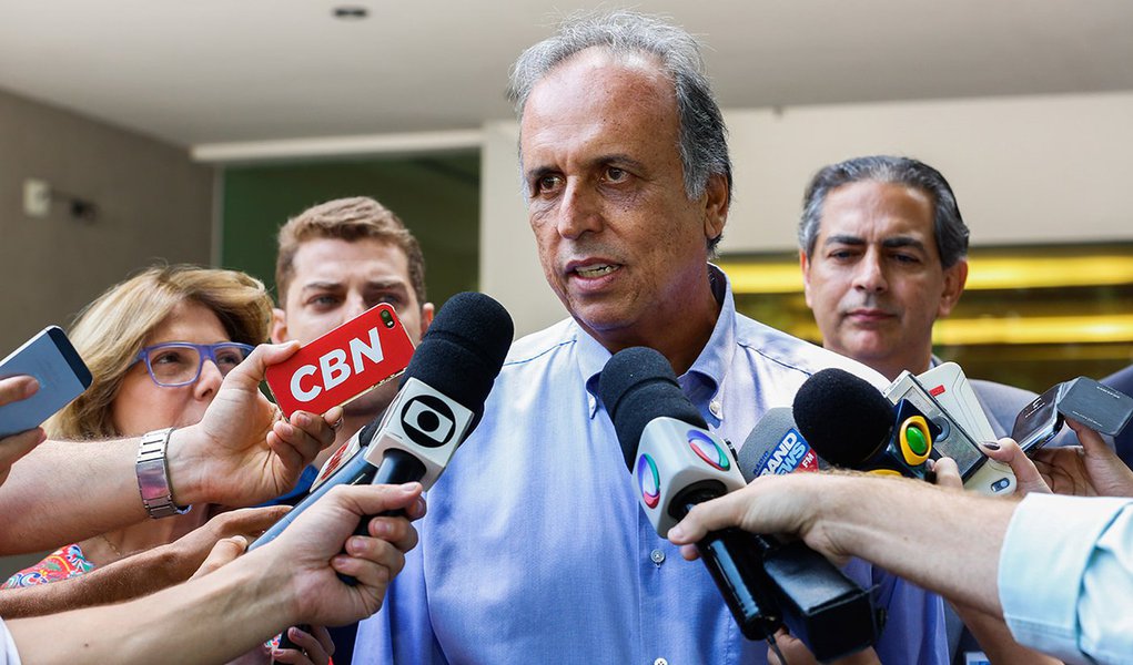 Rio de Janeiro- RJ- Brasil- 31/03/2016- Governador Luiz Fernando Pezão tem alta do Hospital Pró-Cardíaco em Botafogo. Foto: Shana Reis/ GERJ (Foto: Leonardo Lucena) Rio de Janeiro- RJ- Brasil- 31/03/2016- Governador Luiz Fernando Pezão tem alta do Hospital Pró-Cardíaco em Botafogo. Foto: Shana Reis/ GERJ