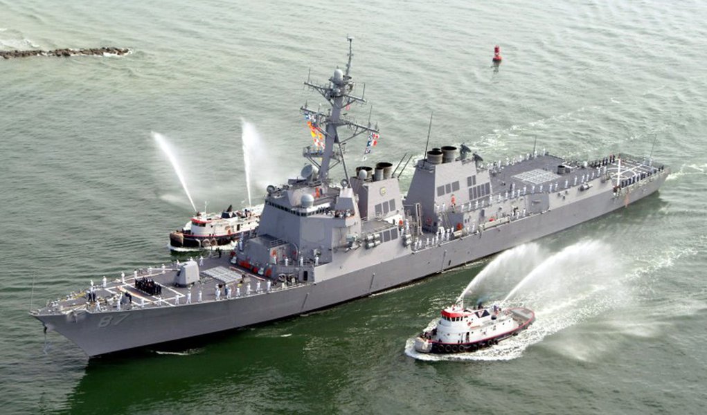 FILE PHOTO - The USS Mason (DDG 87), a guided missile destroyer, arrives at Port Canaveral, Florida, April 4, 2003. REUTERS/Karl Ronstrom/File photo (Foto: Paulo Emílio) FILE PHOTO - The USS Mason (DDG 87), a guided missile destroyer, arrives at Port Canaveral, Florida, April 4, 2003. REUTERS/Karl Ronstrom/File photo
