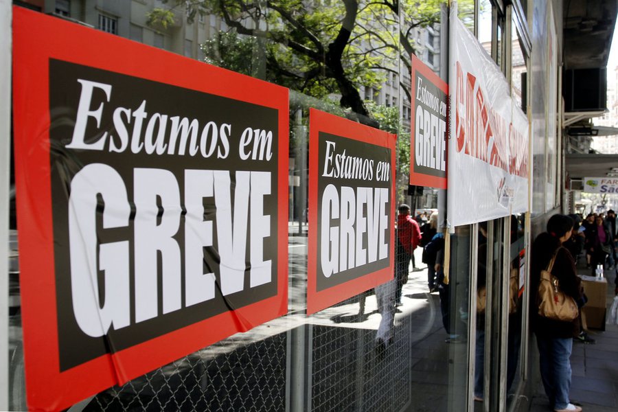 Porto Alegre, RS - 06.09.2016 Procon orienta consumidores sobre greve nos bancos Foto: Brayan Martins/ PMPA (Foto: Ângelo Cavalcante) Porto Alegre, RS - 06.09.2016 Procon orienta consumidores sobre greve nos bancos Foto: Brayan Martins/ PMPA