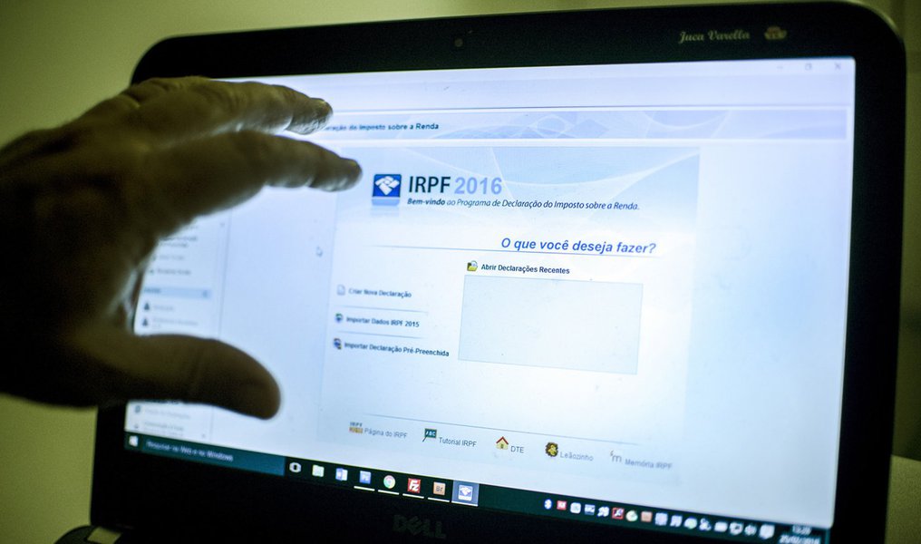 Brasília - Receita Federal libera o programa da Declaração do Imposto de Renda Pessoa Física 2016, ano-base 2015 (Marcelo Camargo/Agência Brasil) (Foto: Paulo Emílio) Brasília - Receita Federal libera o programa da Declaração do Imposto de Renda Pessoa Física 2016, ano-base 2015 (Marcelo Camargo/Agência Brasil)