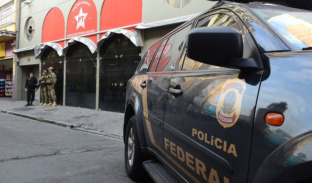 São Paulo - Polícia Federal faz buscas na sede do PT em São Paulo (Rovena Rosa/Agência Brasil) (Foto: Washington Luiz de Araújo) São Paulo - Polícia Federal faz buscas na sede do PT em São Paulo (Rovena Rosa/Agência Brasil)