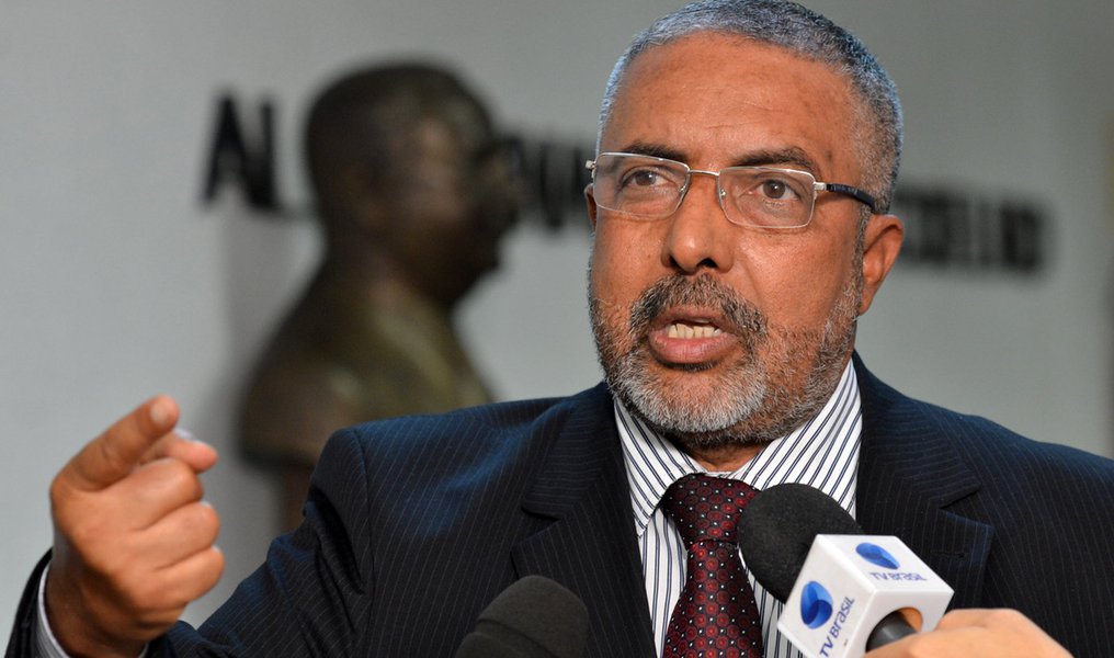 O senador Paulo Paim, durante audiência pública interativa para debater o racismo sofrido pelos os jogadores negros nos estádios (Antonio Cruz/Agência Brasil) (Foto: Leonardo Lucena) O senador Paulo Paim, durante audiência pública interativa para debater o racismo sofrido pelos os jogadores negros nos estádios (Antonio Cruz/Agência Brasil)