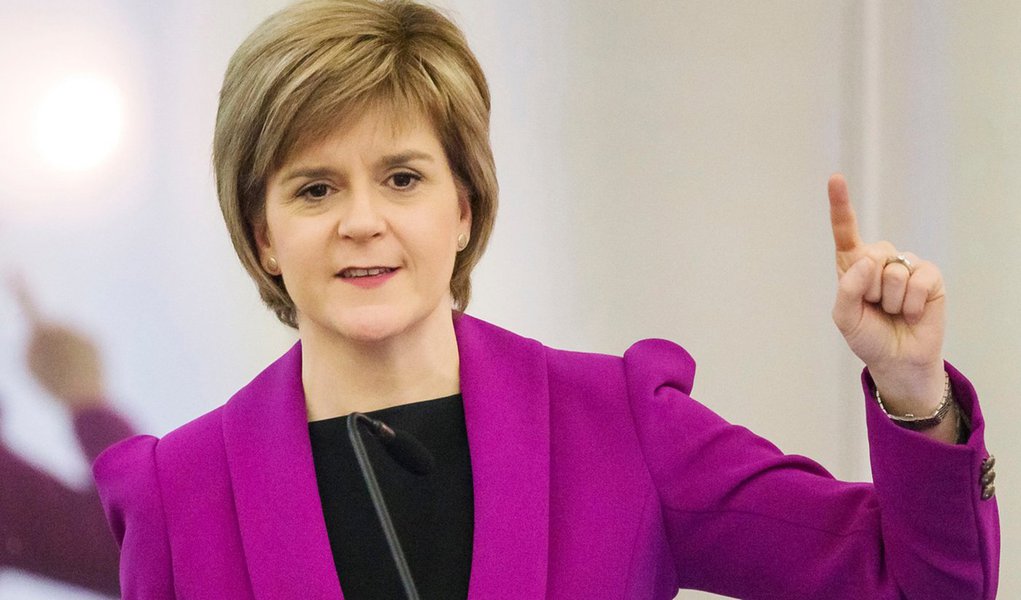 First Minister Nicola Sturgeon addresses the annual conference Scottish Women's Aid at the George Hotel in Edinburgh. PRESS ASSOCIATION Photo. Picture date: Thursday March 26, 2015. Photo credit should read: Danny Lawson/PA Wire (Foto: Paulo Emílio) First Minister Nicola Sturgeon addresses the annual conference Scottish Women's Aid at the George Hotel in Edinburgh. PRESS ASSOCIATION Photo. Picture date: Thursday March 26, 2015. Photo credit should read: Danny Lawson/PA Wire