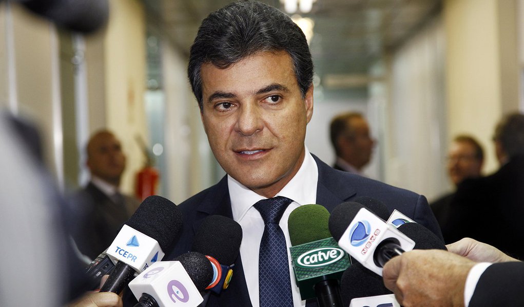 POSSE TRIBUNAL DE CONTAS DO PARANA , O GEVERNADOR BETO RICHA DURANTE COLETIVA A IMPRENSA. (Foto: Gisele Federicce) POSSE TRIBUNAL DE CONTAS DO PARANA , O GEVERNADOR BETO RICHA DURANTE COLETIVA A IMPRENSA.