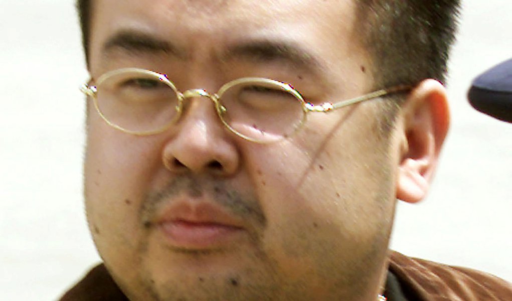 Homem que supostamente seria Kim Jong Nam, meio irmão do líder da Coreia do Norte, Kim Jong Un, durante embarque em aeroporto no Japão. 04/05/2001 REUTERS/Eriko Sugita/File Photo (Foto: Aquiles Lins) Homem que supostamente seria Kim Jong Nam, meio irmão do líder da Coreia do Norte, Kim Jong Un, durante embarque em aeroporto no Japão. 04/05/2001 REUTERS/Eriko Sugita/File Photo