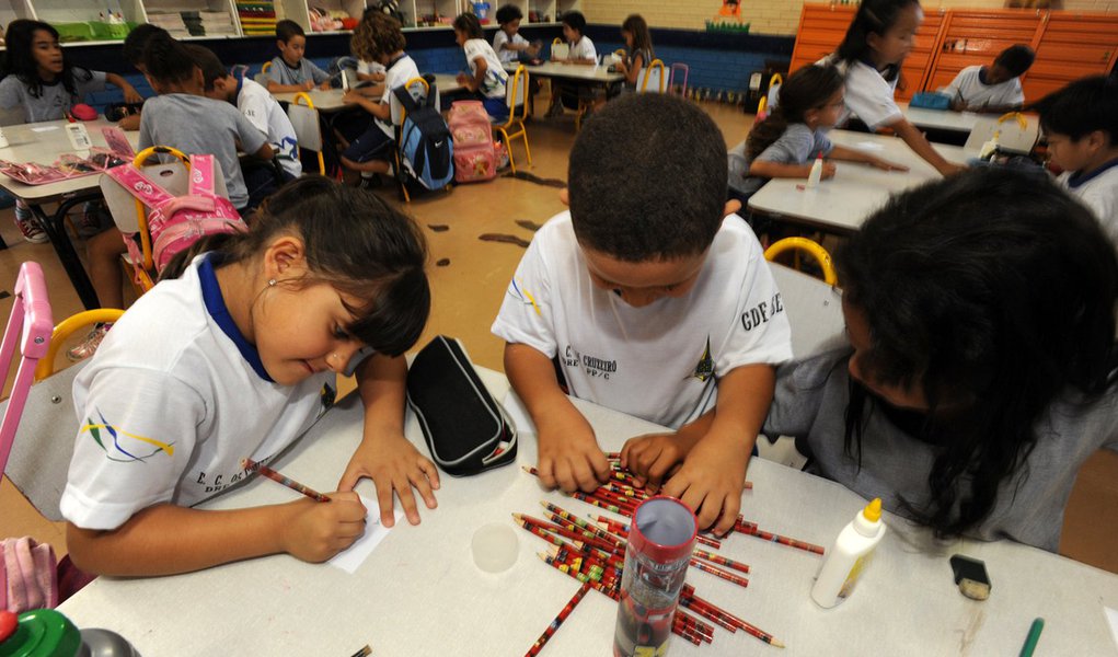 Bras�lia - Come�a amanh� (28) a Confer�ncia Nacional de Educa��o (Conae), que vai reunir cerca de 3 mil participantes entre gestores, representantes de movimentos sociais, acad�micos e profissionais da educa��o. Na foto, crian�as em escola de Bras�lia (Foto: Giuliana Miranda) Bras�lia - Come�a amanh� (28) a Confer�ncia Nacional de Educa��o (Conae), que vai reunir cerca de 3 mil participantes entre gestores, representantes de movimentos sociais, acad�micos e profissionais da educa��o. Na foto, crian�as em escola de Bras�lia