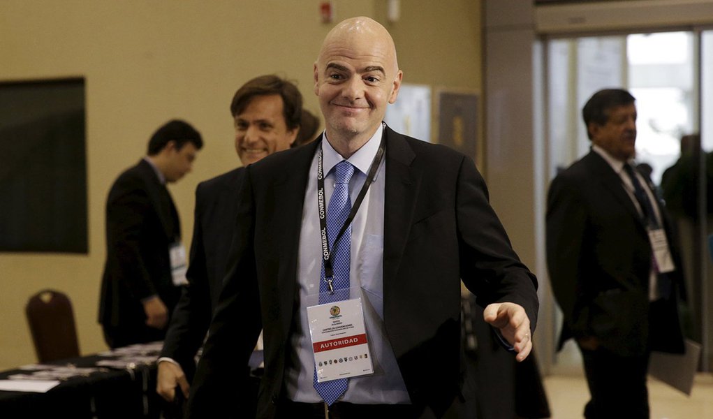 Secretário-geral da Uefa e candidato à presidência da Fifa, Gianni Infantino, chega para reunião na sede da Conmebol em Luque, no Paraguai. 26/01/2016 REUTERS/Mario Valdez (Foto: Paulo Emílio) Secretário-geral da Uefa e candidato à presidência da Fifa, Gianni Infantino, chega para reunião na sede da Conmebol em Luque, no Paraguai. 26/01/2016 REUTERS/Mario Valdez