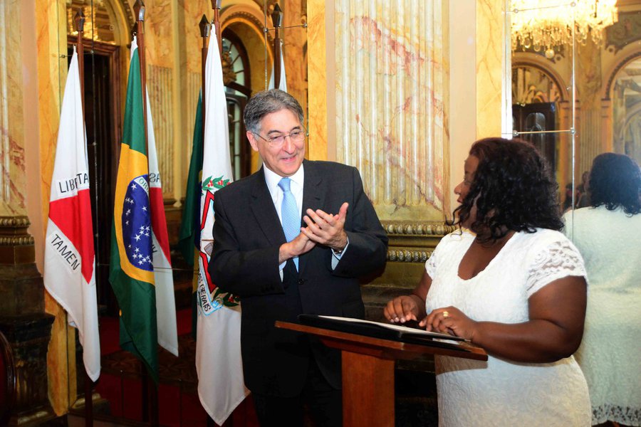 30/12/2015 - Nomeação de Diretores e Vice Diretores das Escolas Estaduais de Minas Gerais . Pelo Governador de Minas Gerais Fernando Pimentel e a presença da da Sec de Educação Macaé Evaristo . local Palacio da Liberdade. (Foto: Luis Mauro Queiroz) 30/12/2015 - Nomeação de Diretores e Vice Diretores das Escolas Estaduais de Minas Gerais . Pelo Governador de Minas Gerais Fernando Pimentel e a presença da da Sec de Educação Macaé Evaristo . local Palacio da Liberdade.