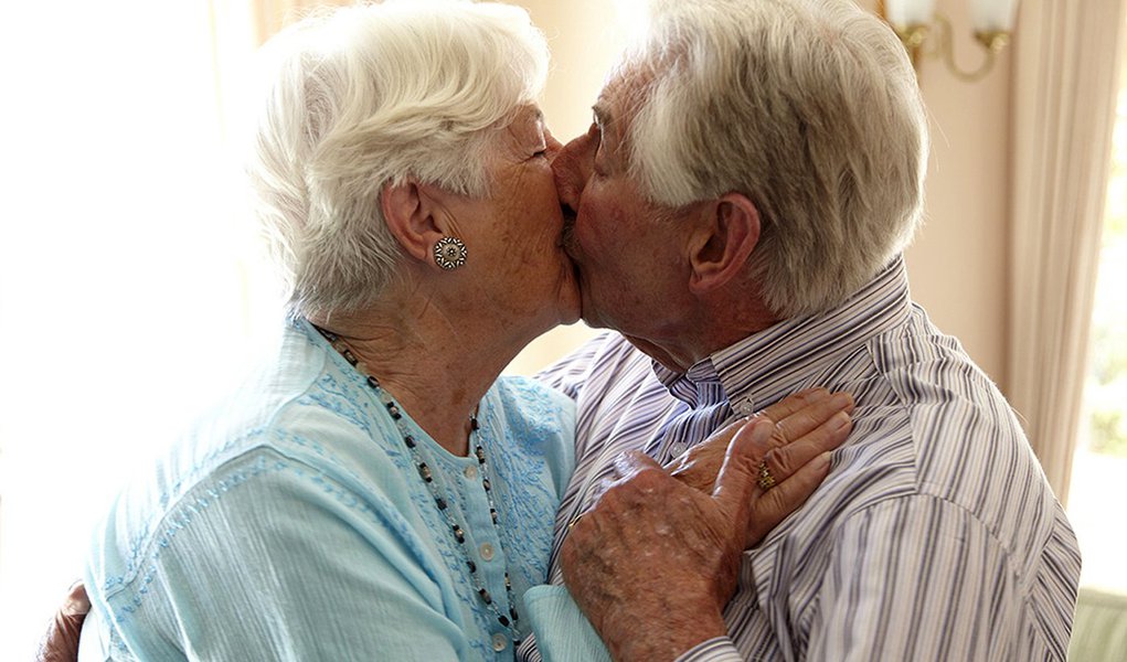 Elderly couple in a private retirement home (Foto: Paulo Emílio) Elderly couple in a private retirement home