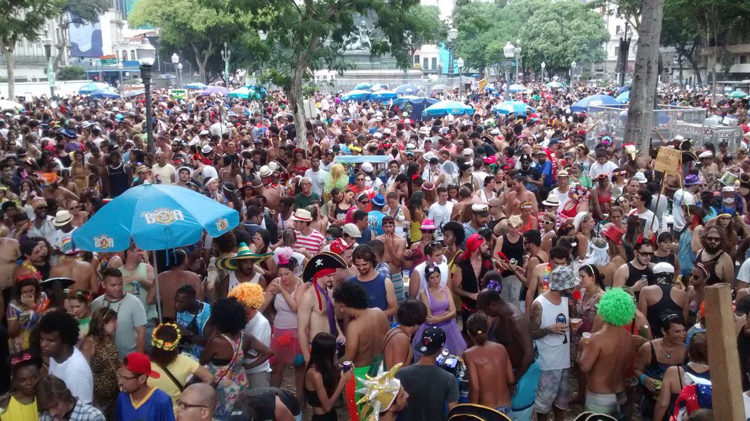 Bloco de Carnaval no Rio (Foto: Charles Nisz) Bloco de Carnaval no Rio