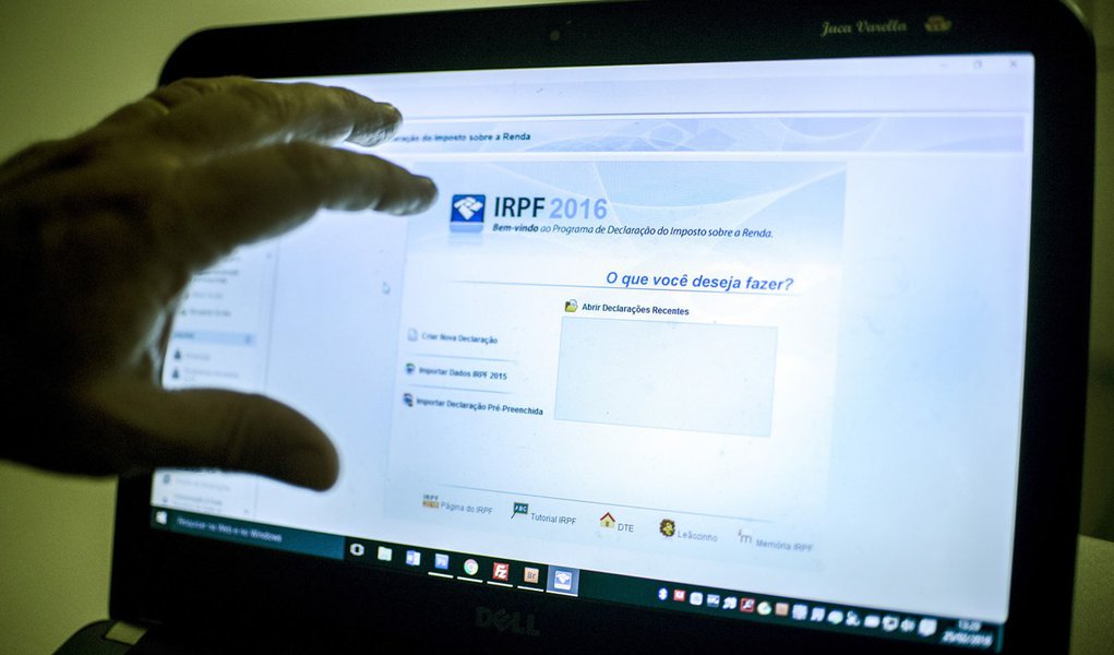 Brasília - Receita Federal libera o programa da Declaração do Imposto de Renda Pessoa Física 2016, ano-base 2015 (Marcelo Camargo/Agência Brasil) (Foto: Aquiles Lins) Brasília - Receita Federal libera o programa da Declaração do Imposto de Renda Pessoa Física 2016, ano-base 2015 (Marcelo Camargo/Agência Brasil)
