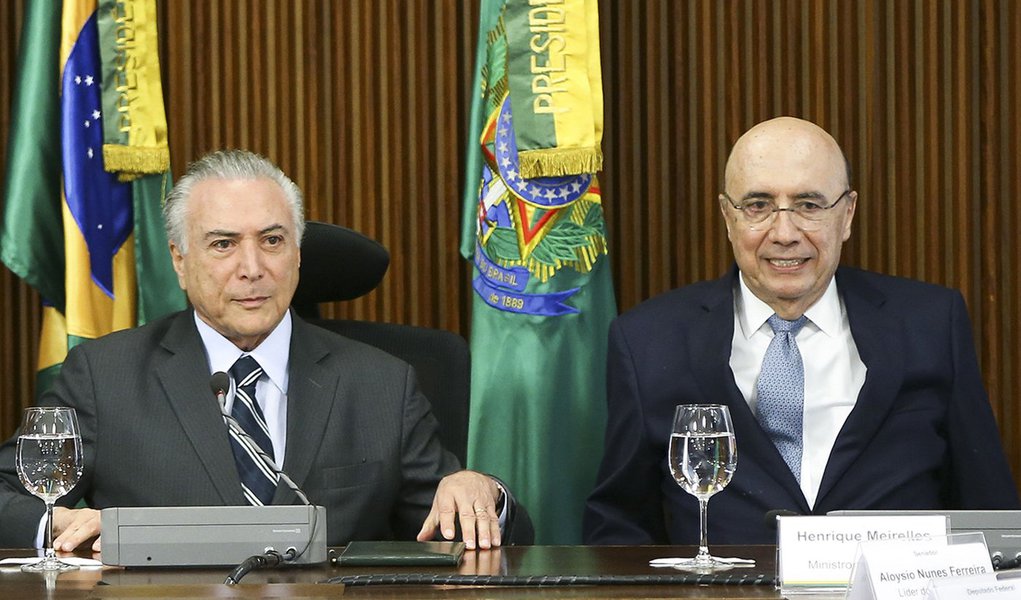 Brasília - O presidente interino Michel Temer e o ministro da Fazenda, Henrique Meirelles, durante reunião com líderes da Câmara e do Senado, no Palácio do Planalto. (Marcelo Camargo/Agência Brasil) (Foto: Leonardo Attuch) Brasília - O presidente interino Michel Temer e o ministro da Fazenda, Henrique Meirelles, durante reunião com líderes da Câmara e do Senado, no Palácio do Planalto. (Marcelo Camargo/Agência Brasil)