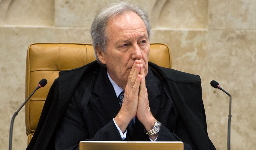 O Supremo Tribunal Federal (STF) continua o julgamento sobre proibição de doações de empresas privadas para campanhas políticas (Antonio Cruz/Agência Brasil) (Foto: Paulo Emílio) www.brasil247.com - O Supremo Tribunal Federal (STF) continua o julgamento sobre proibição de doações de empresas privadas para campanhas políticas (Antonio Cruz/Agência Brasil)