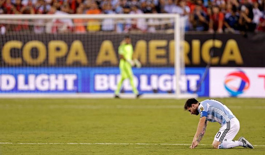 Argentino Lionel Messi após perder pênalti na final da Copa América Centenário, nos EUA. 26/06/2016 Adam Hunger-USA TODAY Sports (Foto: Leonardo Attuch) Argentino Lionel Messi após perder pênalti na final da Copa América Centenário, nos EUA. 26/06/2016 Adam Hunger-USA TODAY Sports