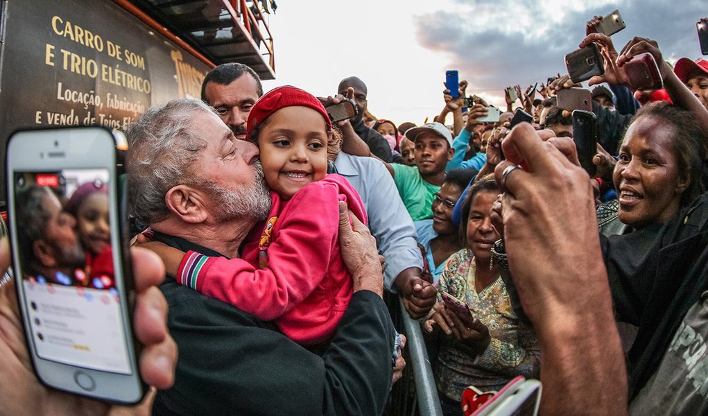 18/11/2016- Sumaré- SP, Brasil- Ex-presidente Lula durante visita à Vila Soma.Foto: Ricardo Stuckert/ Instituto Lula (Foto: Gisele Federicce) 18/11/2016- Sumaré- SP, Brasil- Ex-presidente Lula durante visita à Vila Soma.Foto: Ricardo Stuckert/ Instituto Lula