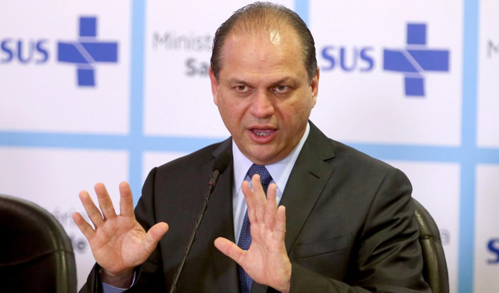 Brasília - O ministro da Saúde, Ricardo Barros, concede sua primeira entrevista coletiva à imprensa sobre assuntos relacionados à pasta (Wilson Dias/Agência Brasil) (Foto: Romulo Faro) Brasília - O ministro da Saúde, Ricardo Barros, concede sua primeira entrevista coletiva à imprensa sobre assuntos relacionados à pasta (Wilson Dias/Agência Brasil)
