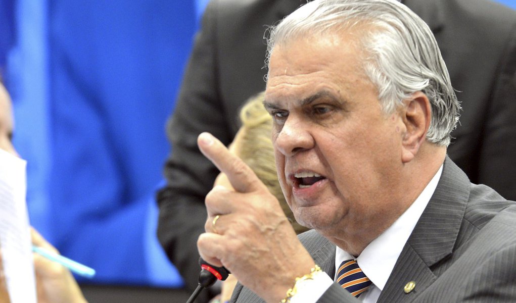 Brasília - O presidente do Conselho de Ética da Câmara dos Deputados, deputado José Carlos de Araújo, preside sessão para analisar processo contra o presidente da Casa (Antonio Cruz/Agência Brasil) (Foto: Roberta Namour) Brasília - O presidente do Conselho de Ética da Câmara dos Deputados, deputado José Carlos de Araújo, preside sessão para analisar processo contra o presidente da Casa (Antonio Cruz/Agência Brasil)