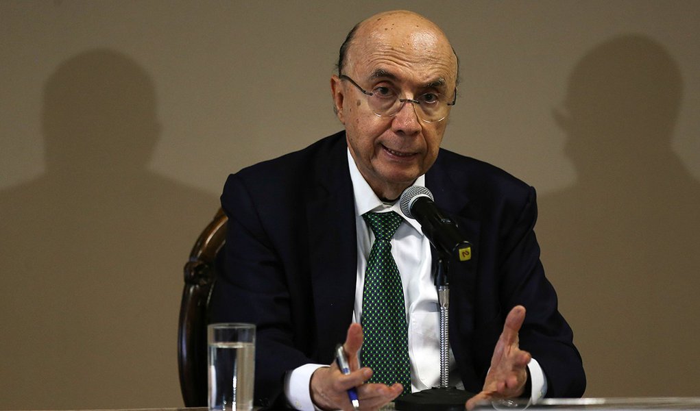 Brasília - Ministro da Fazenda, Henrique Meirelles, se reúne com o presidente do TST, Ives Gandra Martins Filho, para esclarecer questões sobre o ajuste fiscal, em debate no Congresso Nacional (Fabio Rodrigues Pozzebom/Agência Brasil) (Foto: Leonardo Attuch) Brasília - Ministro da Fazenda, Henrique Meirelles, se reúne com o presidente do TST, Ives Gandra Martins Filho, para esclarecer questões sobre o ajuste fiscal, em debate no Congresso Nacional (Fabio Rodrigues Pozzebom/Agência Brasil)