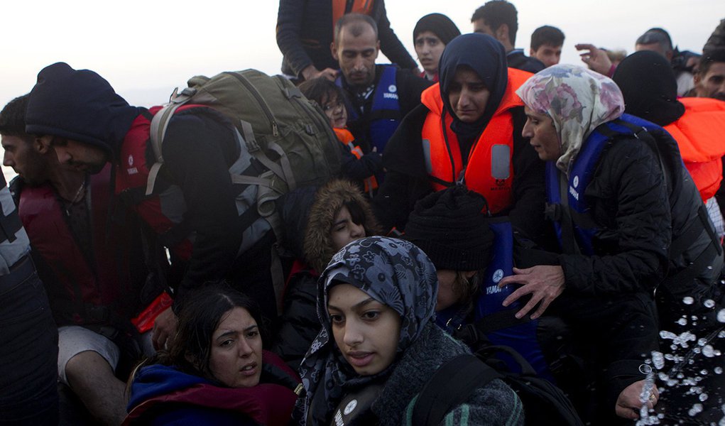 Refugiados e imigrantes chegam à ilha grega de Lesbos. 8/10/2015. REUTERS/Dimitris Michalakis (Foto: Paulo Emílio) Refugiados e imigrantes chegam à ilha grega de Lesbos. 8/10/2015. REUTERS/Dimitris Michalakis