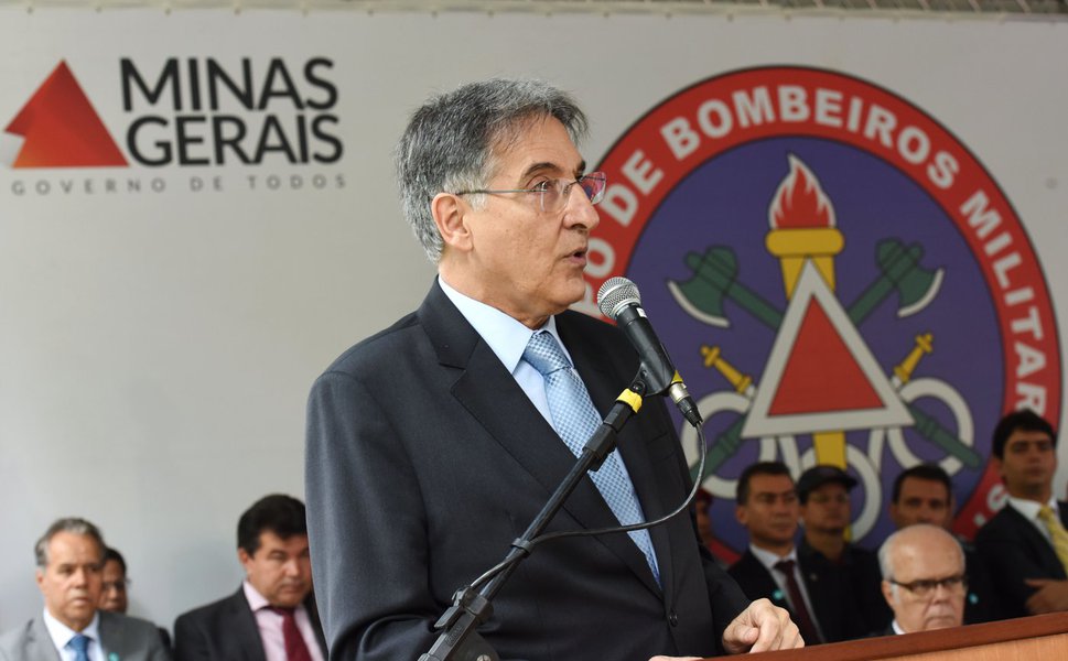 Governador Fernando Pimentel faz entrega de 35 unidades de resgate. 21-02-2017- Corpo de Bombeiros. Foto: (Foto: Durval Ângelo) Governador Fernando Pimentel faz entrega de 35 unidades de resgate. 21-02-2017- Corpo de Bombeiros. Foto:
