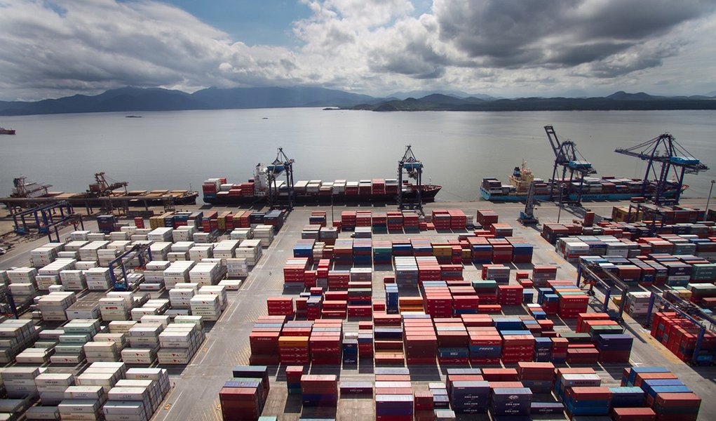 Cresce exportação de grãos por contêineres pelo Porto de Paranaguá. Foto: Divulgação (Foto: Giuliana Miranda) Cresce exportação de grãos por contêineres pelo Porto de Paranaguá. Foto: Divulgação