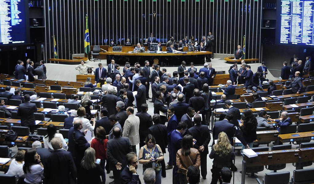 Sessão extraordinária da Câmara dos Deputados para discussão e votação de diversos projetos (Foto: Giuliana Miranda) Sessão extraordinária da Câmara dos Deputados para discussão e votação de diversos projetos