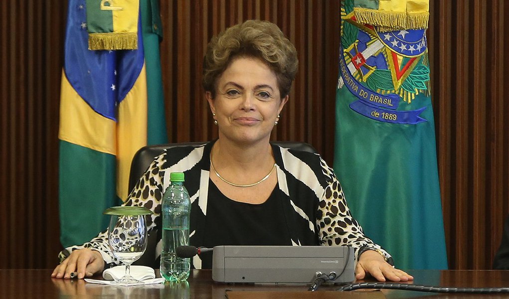 Brasília- DF 03-12-2015 Foto Lula Marques/Agência PT Presidenta Dilma durante reunião de coordenação política ampliada com ministros. (Foto: José Barbacena) Brasília- DF 03-12-2015 Foto Lula Marques/Agência PT Presidenta Dilma durante reunião de coordenação política ampliada com ministros.