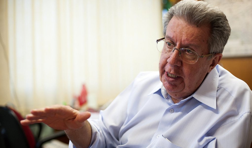 2014.08.22 - Porto Alegre/RS/Brasil - Entrevista exclusiva com o deputado estadual Raul Pont. | Foto: Ramiro Furquim/Sul21.com.br (Foto: Jeferson Miola) 2014.08.22 - Porto Alegre/RS/Brasil - Entrevista exclusiva com o deputado estadual Raul Pont. | Foto: Ramiro Furquim/Sul21.com.br
