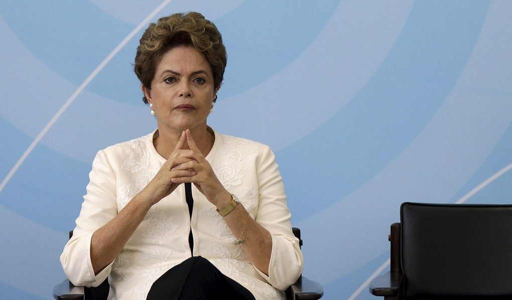 Presidente Dilma Rousseff durante cerimônia no Palácio do Planalto, em BrasÃlia, em novembro. 24/11/2015 REUTERS/Ueslei Marcelino (Foto: Tereza Cruvinel) www.brasil247.com - Presidente Dilma Rousseff durante cerimônia no Palácio do Planalto, em BrasÃlia, em novembro. 24/11/2015 REUTERS/Ueslei Marcelino