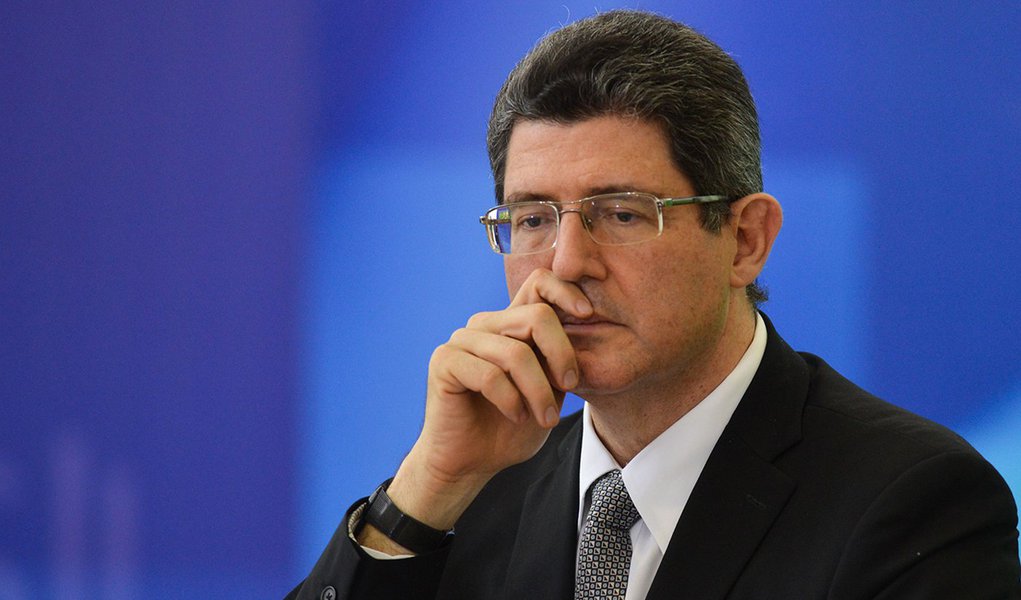 Os ministros da Fazenda, Joaquim Levy; e do Planejamento, Nelson Barbosa; anunciam cortes no Orçamento durante coletiva (Valter Campanato/Agência Brasil) (Foto: Leonardo Attuch) Os ministros da Fazenda, Joaquim Levy; e do Planejamento, Nelson Barbosa; anunciam cortes no Orçamento durante coletiva (Valter Campanato/Agência Brasil)