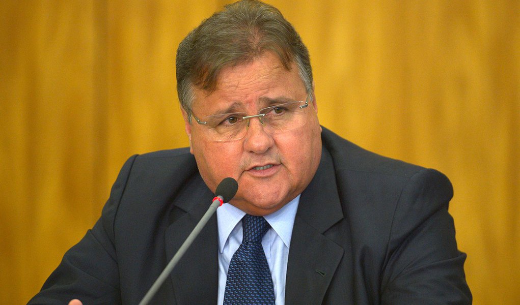 Brasília - O ministro da Secretaria de Governo, Geddel Vieira Lima, anuncia medidas para reduzir os gastos públicos (José Cruz/Agência Brasil) (Foto: Giuliana Miranda) Brasília - O ministro da Secretaria de Governo, Geddel Vieira Lima, anuncia medidas para reduzir os gastos públicos (José Cruz/Agência Brasil)