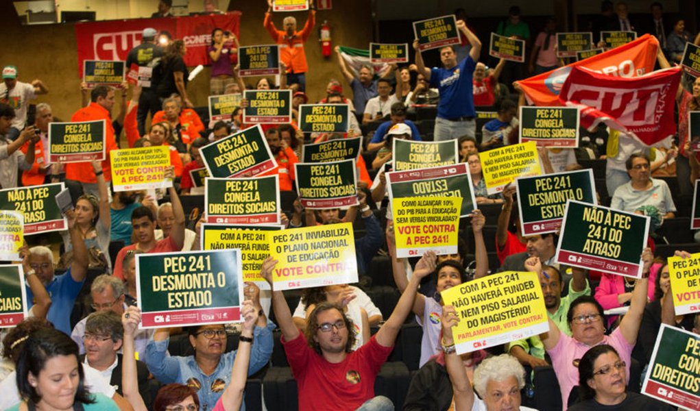 Brasília- DF 05-10-2016 Ato contra a PEC 241 no auditório Nereu Ramos na câmara. Foto Lula Marques/Agência PT (Foto: Henrique Fontana) Brasília- DF 05-10-2016 Ato contra a PEC 241 no auditório Nereu Ramos na câmara. Foto Lula Marques/Agência PT