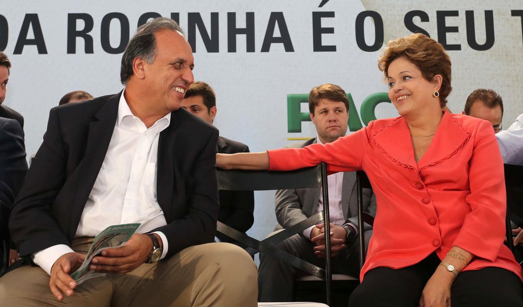 Rio de Janeiro, 14-06-2013, Governador Sergio Cabral, o vice governador Pezão e a presidenta Dilma, anunciam investimentos em infraestrutura urbana e equipamentos sociais na comunidade da Rocinha. Foto: Carlos Magno (Foto: Roberta Namour) Rio de Janeiro, 14-06-2013, Governador Sergio Cabral, o vice governador Pezão e a presidenta Dilma, anunciam investimentos em infraestrutura urbana e equipamentos sociais na comunidade da Rocinha. Foto: Carlos Magno