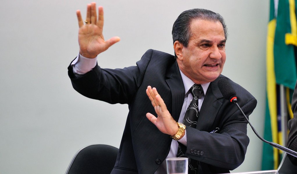 O pastor Silas Malafaia em audi�ncia na Comiss�o especial sobre Estatuto da Fam�lia, debate pol�ticas p�blicas direcionadas � entidade familiar (Fabio Rodrigues Pozzebom/Ag�ncia Brasil) (Foto: Giuliana Miranda) O pastor Silas Malafaia em audi�ncia na Comiss�o especial sobre Estatuto da Fam�lia, debate pol�ticas p�blicas direcionadas � entidade familiar (Fabio Rodrigues Pozzebom/Ag�ncia Brasil)