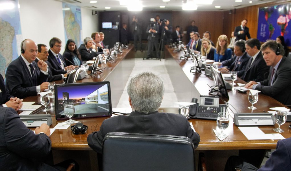 Brasília - DF, 10/11/2016. Presidente Michel Temer durante reunião com Grupo de Investidores da Royal Dutch Shell. Foto: Beto Barata/PR (Foto: Gisele Federicce) Brasília - DF, 10/11/2016. Presidente Michel Temer durante reunião com Grupo de Investidores da Royal Dutch Shell. Foto: Beto Barata/PR
