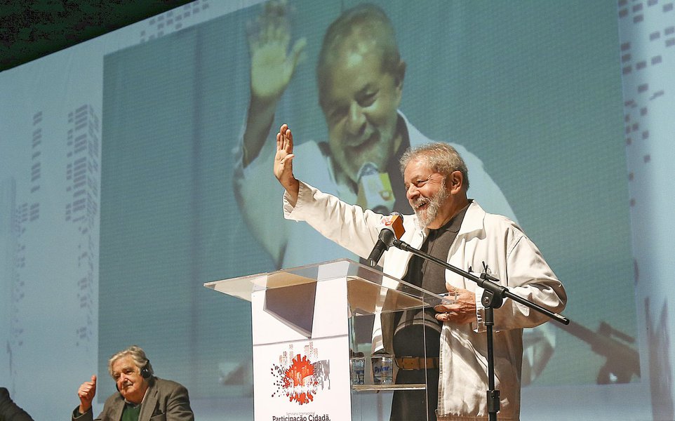 29/08/15- São Bernardo do Campo- SP- Brasil. Na manhã desse sábado (29), o ex-presidente Luiz Inácio Lula da Silva e José Mujica, ex-presidente do Uruguai e senador pelo país, participaram de uma mesa no seminário (Foto: Leonardo Attuch) 29/08/15- São Bernardo do Campo- SP- Brasil. Na manhã desse sábado (29), o ex-presidente Luiz Inácio Lula da Silva e José Mujica, ex-presidente do Uruguai e senador pelo país, participaram de uma mesa no seminário