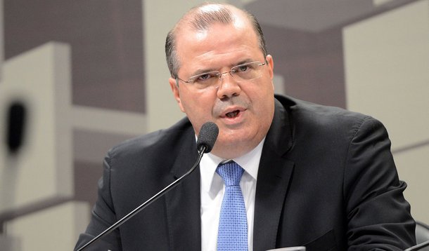Brasília - O presidente do Banco Central, Alexandre Tombini, fala na Comissão de Assuntos Econômicos (CAE) do Senado, sobre as diretrizes e perspectivas da política monetária (Antonio Cruz/Agência Brasil) (Foto: Vagner Freitas) Brasília - O presidente do Banco Central, Alexandre Tombini, fala na Comissão de Assuntos Econômicos (CAE) do Senado, sobre as diretrizes e perspectivas da política monetária (Antonio Cruz/Agência Brasil)