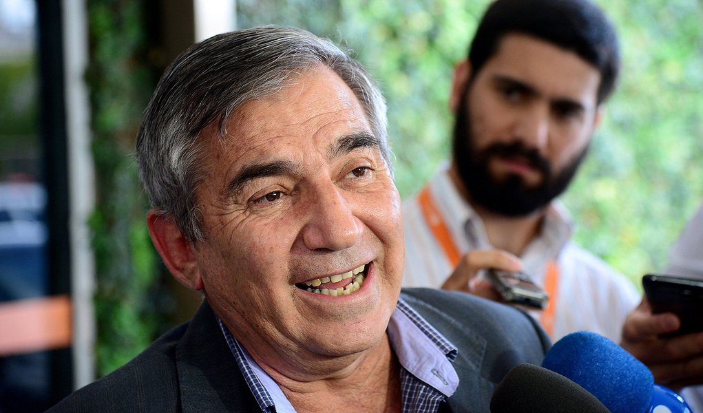 Bras�lia - O ex-ministro Gilberto Carvalho fala � imprensa ap�s prestar depoimento como testemunha na Opera��es Zelotes, na Justi�a Federal (Wilson Dias/Ag�ncia Brasil) (Foto: Paulo Emílio) Bras�lia - O ex-ministro Gilberto Carvalho fala � imprensa ap�s prestar depoimento como testemunha na Opera��es Zelotes, na Justi�a Federal (Wilson Dias/Ag�ncia Brasil)
