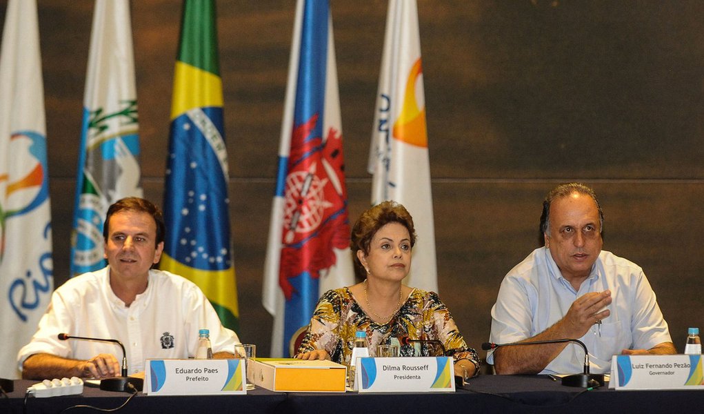 Presidenta Dilma Rousseff, o governador Luiz Fernando Pezão, o prefeito Eduardo Paes, e o presidente do Comitê Organizador dos Jogos Olímpicos Rio 2016, Carlos Nuzmann, durante reunião (Fernando Frazão/Agência Brasil) (Foto: Roberta Namour) Presidenta Dilma Rousseff, o governador Luiz Fernando Pezão, o prefeito Eduardo Paes, e o presidente do Comitê Organizador dos Jogos Olímpicos Rio 2016, Carlos Nuzmann, durante reunião (Fernando Frazão/Agência Brasil)