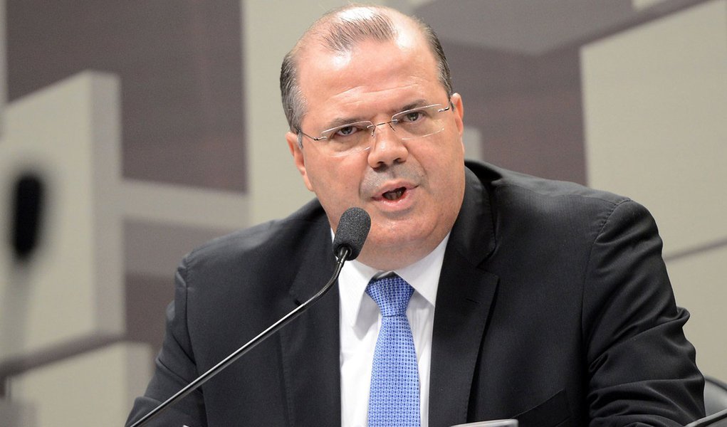 Brasília - O presidente do Banco Central, Alexandre Tombini, fala na Comissão de Assuntos Econômicos (CAE) do Senado, sobre as diretrizes e perspectivas da política monetária (Antonio Cruz/Agência Brasil) (Foto: Vagner Freitas) Brasília - O presidente do Banco Central, Alexandre Tombini, fala na Comissão de Assuntos Econômicos (CAE) do Senado, sobre as diretrizes e perspectivas da política monetária (Antonio Cruz/Agência Brasil)